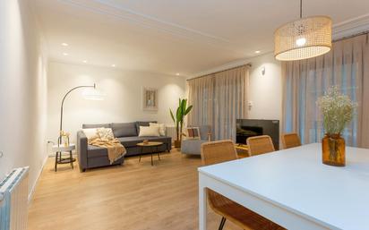 Living room of Flat for sale in  Barcelona Capital  with Heating, Parquet flooring and Terrace