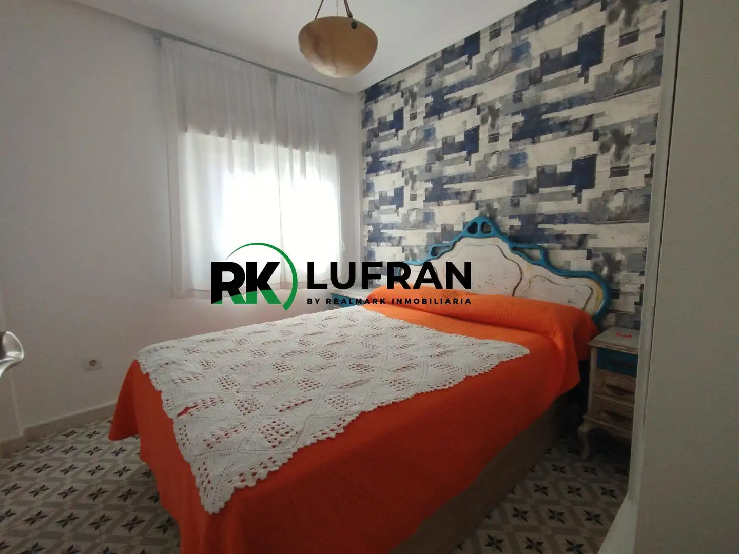 Habitación de Piso en venta en Alicante / Alacant con Aire acondicionado y Balcón