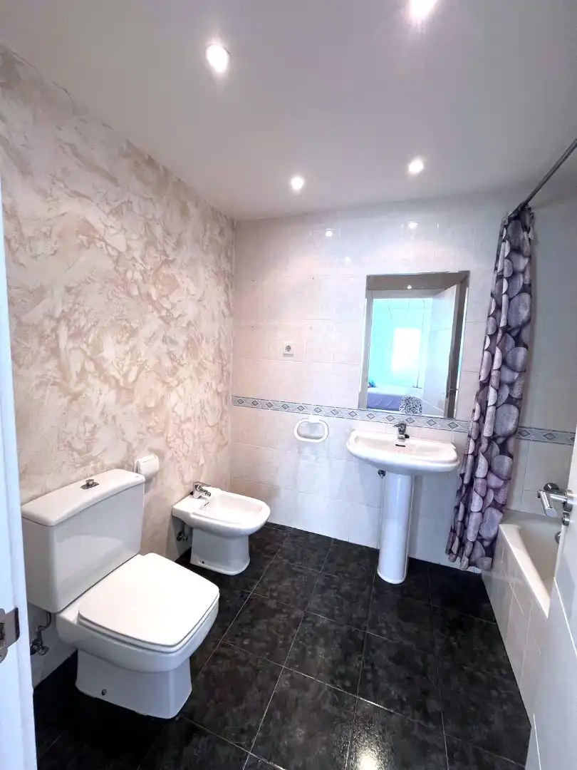 Baño de Piso en venta en Castro-Urdiales con Calefacción, Jardín privado y Parquet