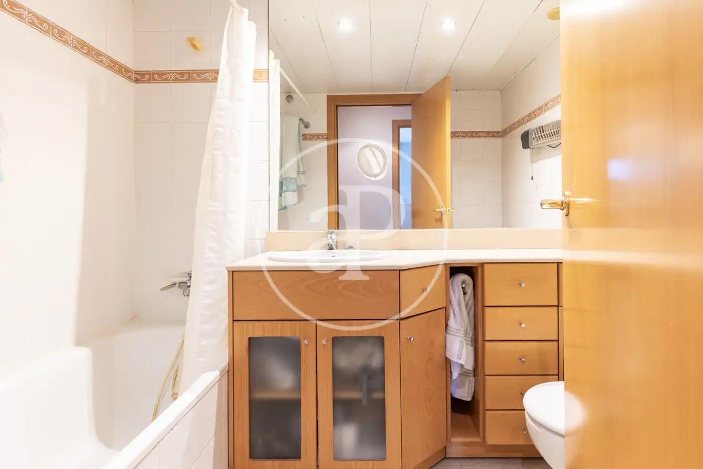 Bathroom of Flat for sale in Sant Cugat del Vallès  with Air Conditioner, Heating and Terrace