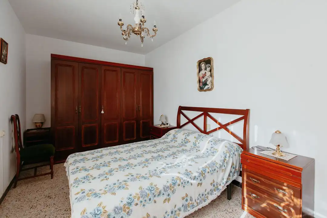 Dormitori de Casa o xalet en venda en Almuniente amb Calefacció, Terrassa i Moblat