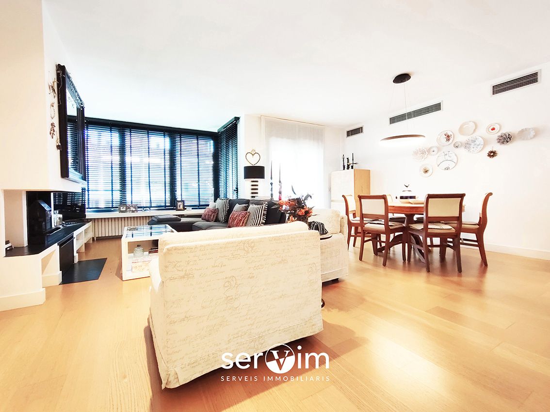 Living room of Flat for sale in Girona Capital  with Air Conditioner, Heating and Terrace
