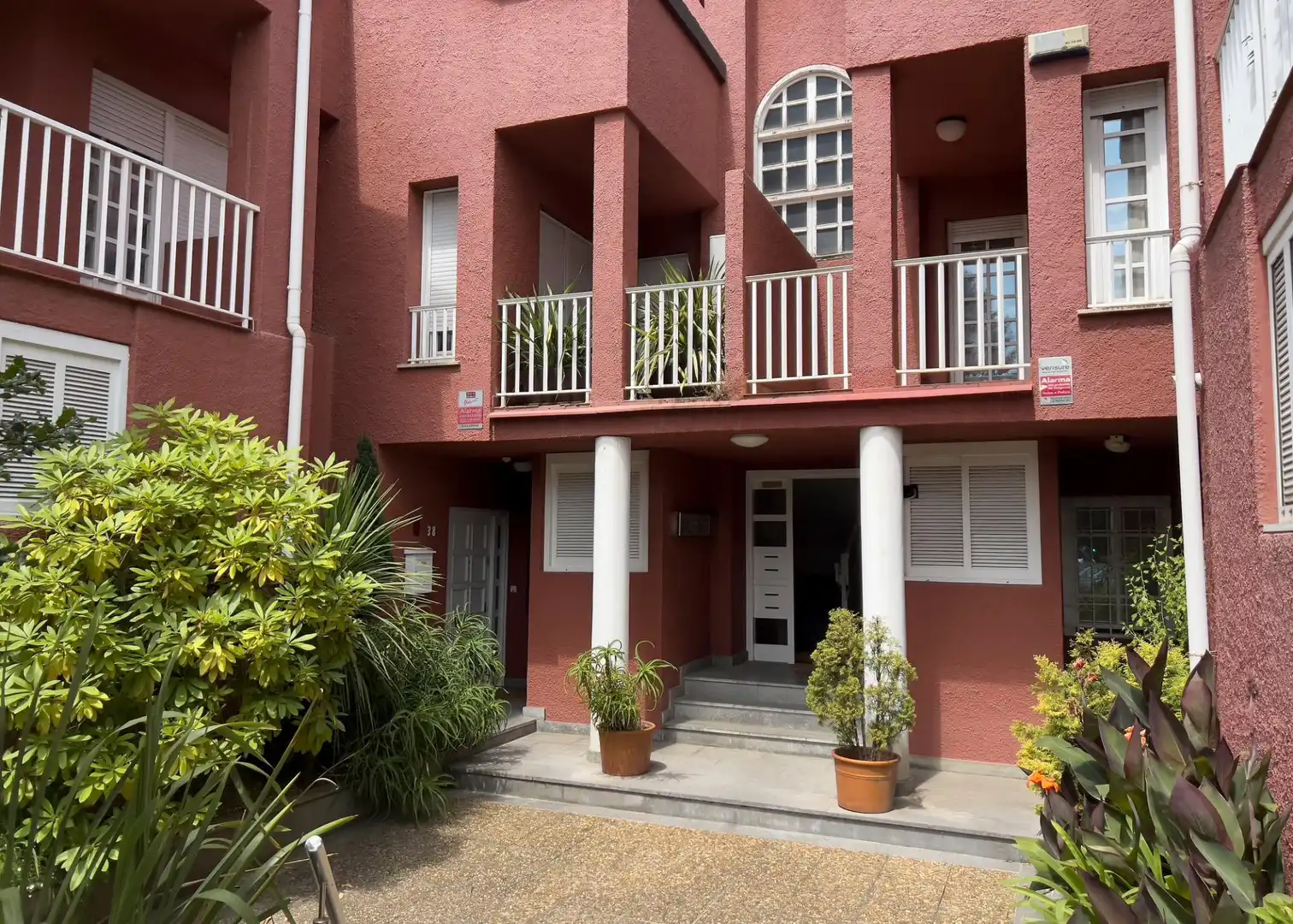 Außenansicht von Einfamilien-Reihenhaus zum Verkauf in Donostia - San Sebastián  mit Heizung, Privatgarten und Terrasse