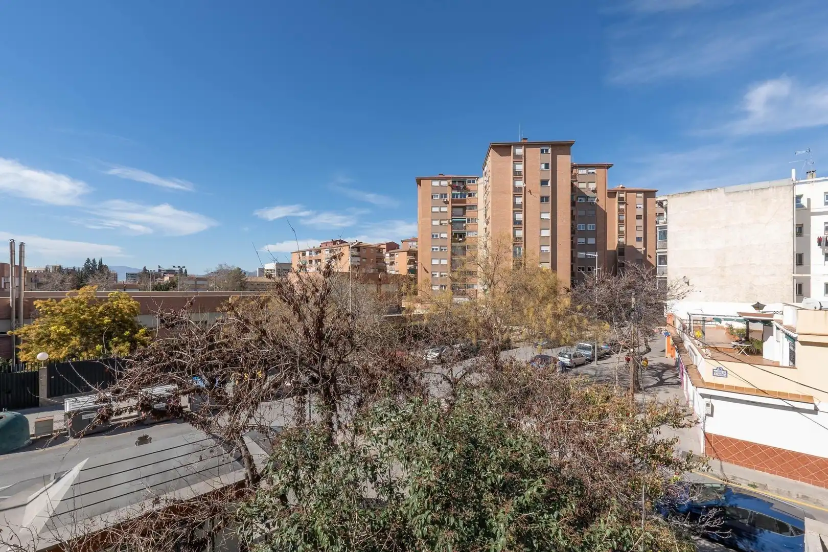 Vista exterior de Pis per a compartir en Granada amb Calefacció i Moblat