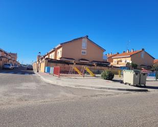 Vista exterior de Casa o xalet en venda en Talavera de la Reina amb Moblat