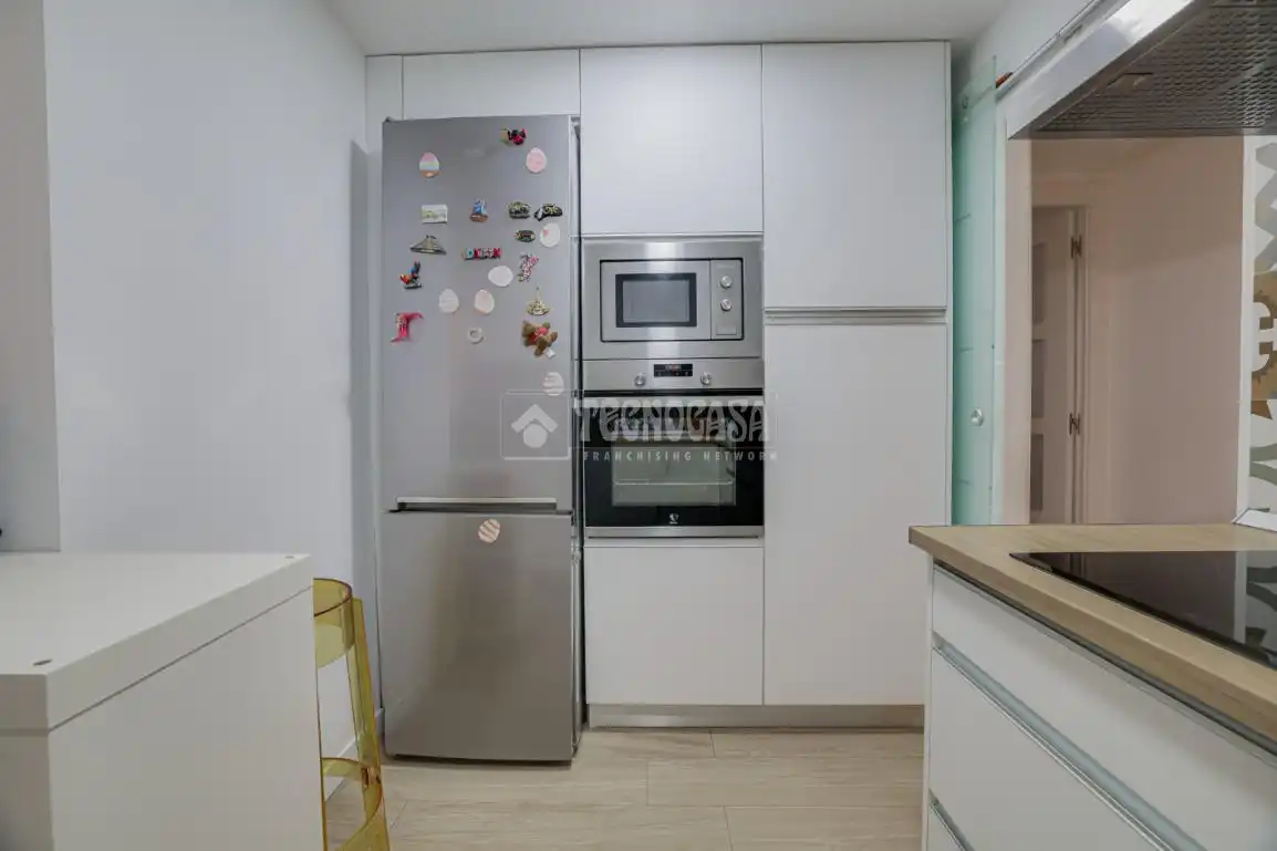 Cuina de Pis en venda en Sant Feliu de Llobregat amb Aire condicionat i Balcó
