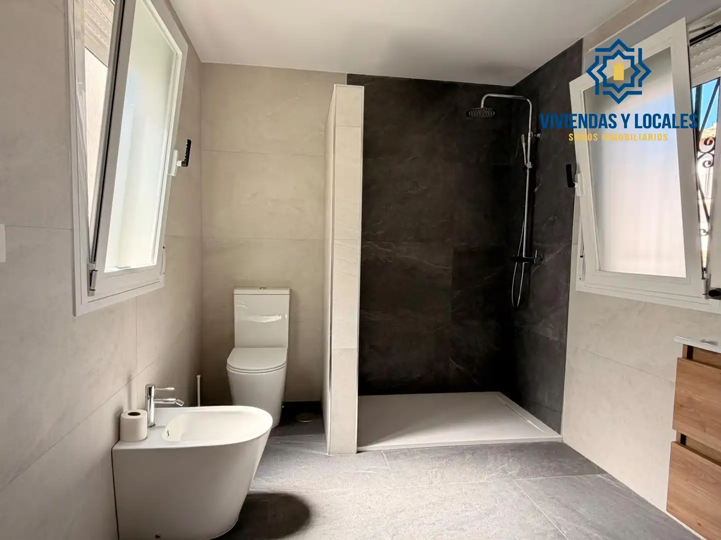 Baño de Casa o chalet de alquiler en Granada con Jardín privado, Terraza y Amueblado