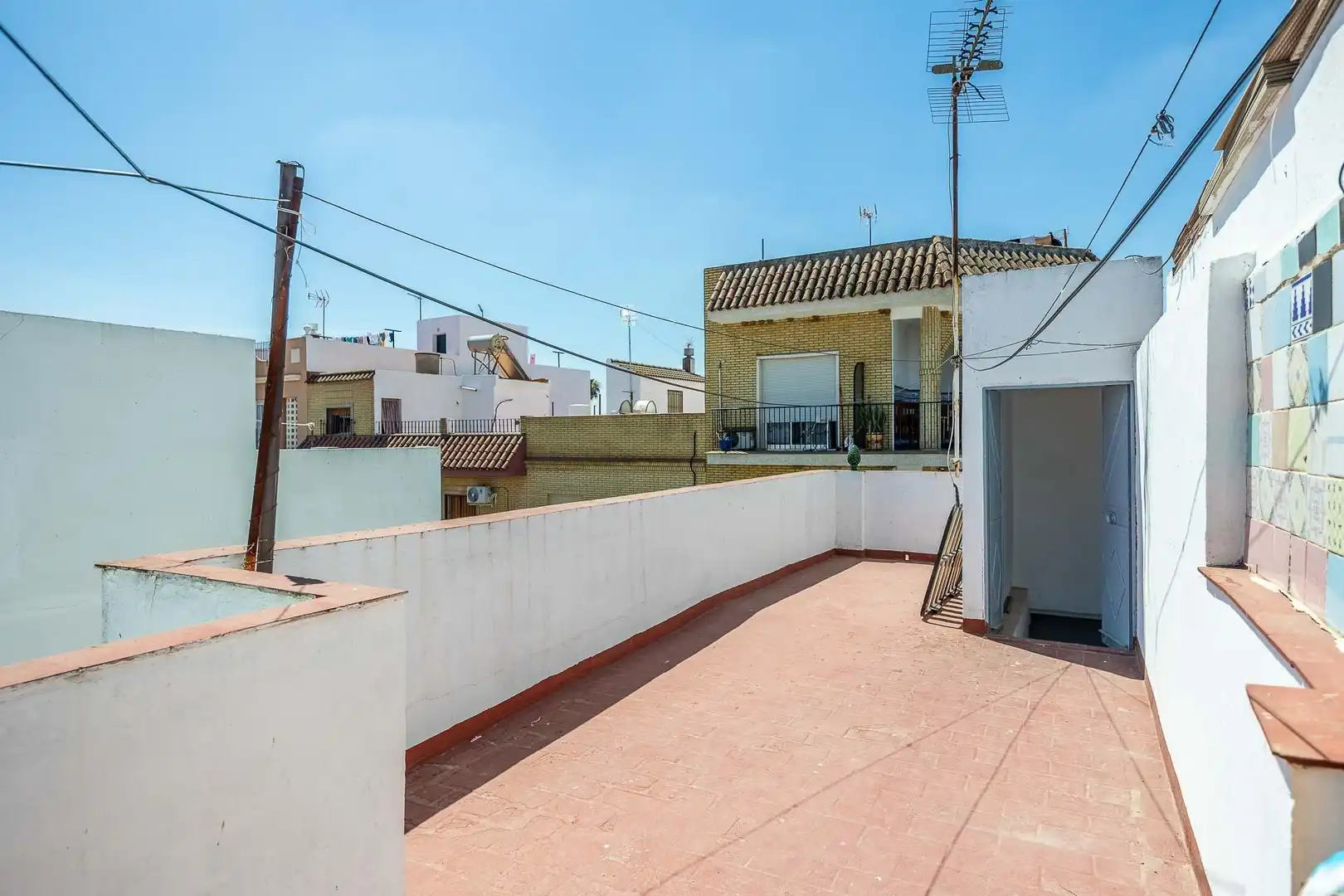 Vista exterior de Casa o xalet en venda en Sevilla amb Terrassa i Traster