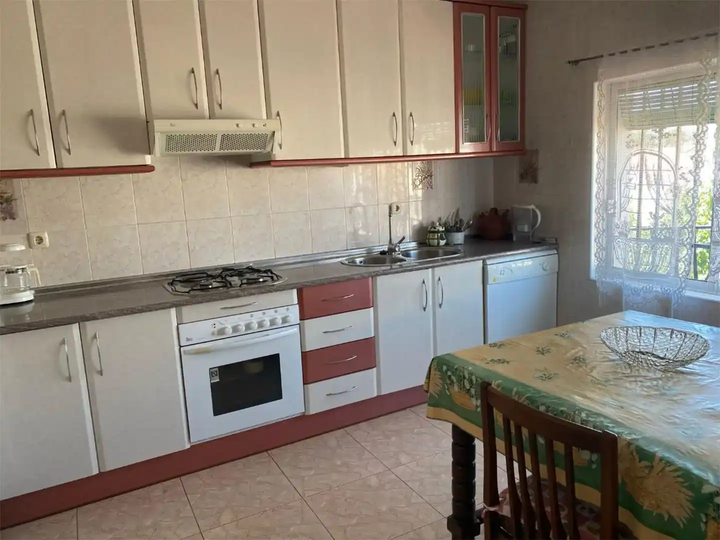 Cuina de Casa o xalet en venda en Valencia de Alcántara amb Aire condicionat i Balcó