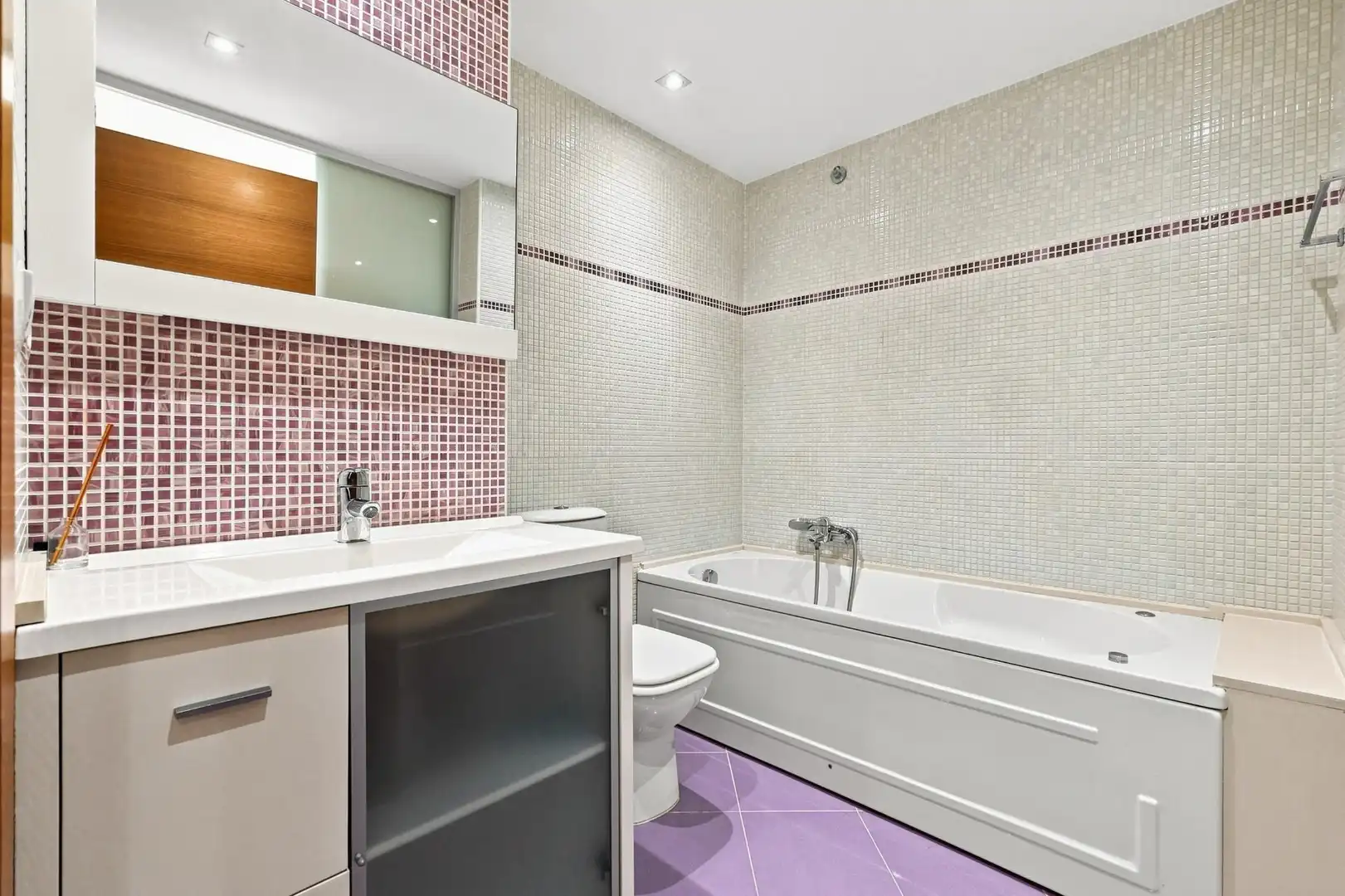 Baño de Piso en venta en Silla con Aire acondicionado, Parquet y Amueblado