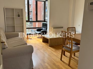 Appartamento con balcone in vendita a Calle de Clara del Rey