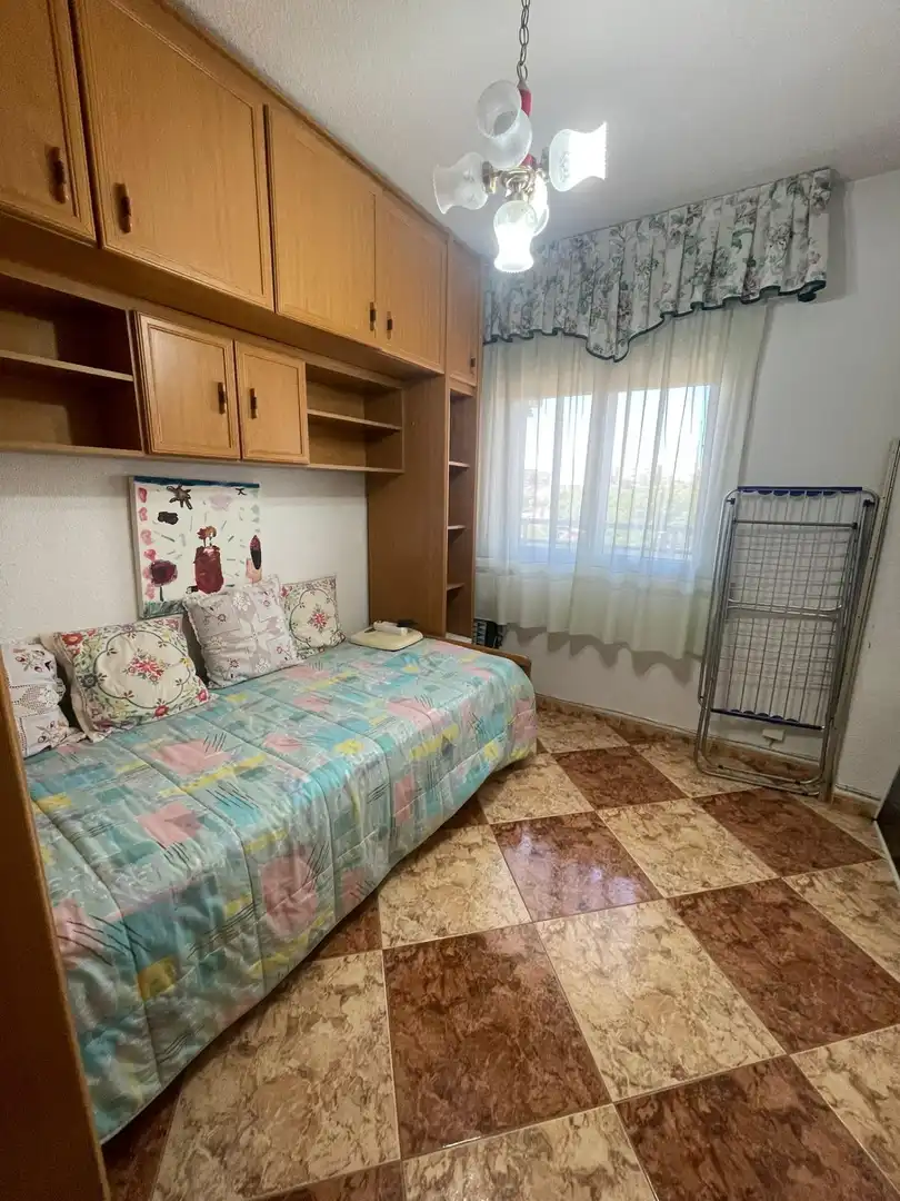 Schlafzimmer von Wohnung zur Miete in Fuenlabrada mit Klimaanlage, Heizung und Parkett