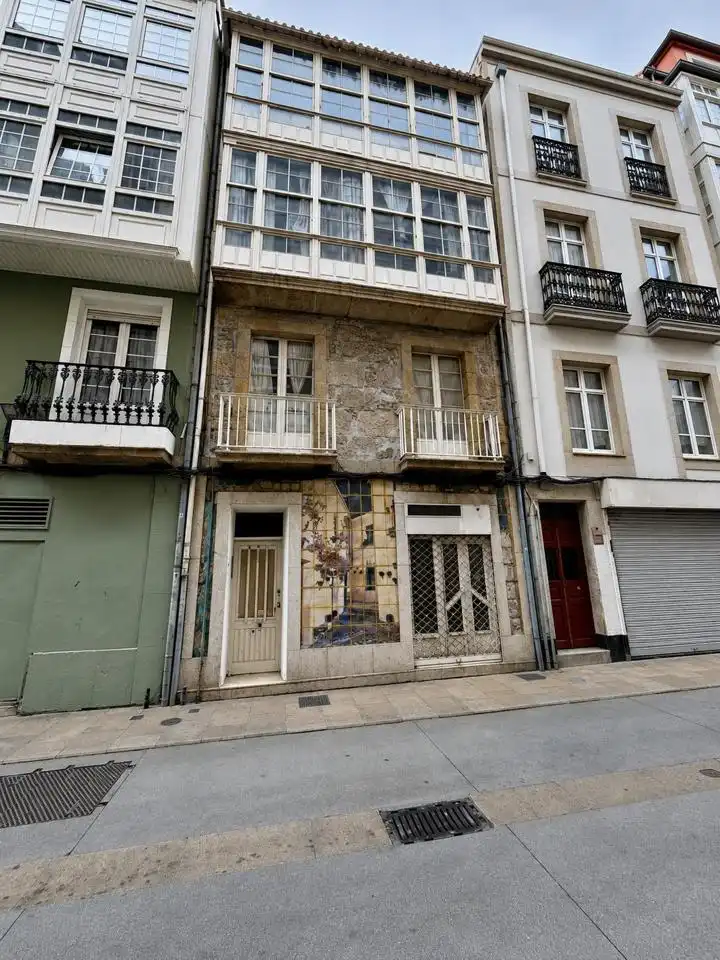 Vista exterior de Edificio en venta en A Coruña Capital 