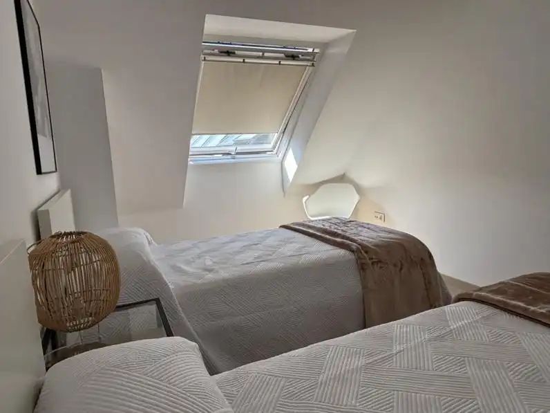 Schlafzimmer von Dachboden zur Miete in Ortigueira mit Privatgarten, Abstellraum und Möbliert
