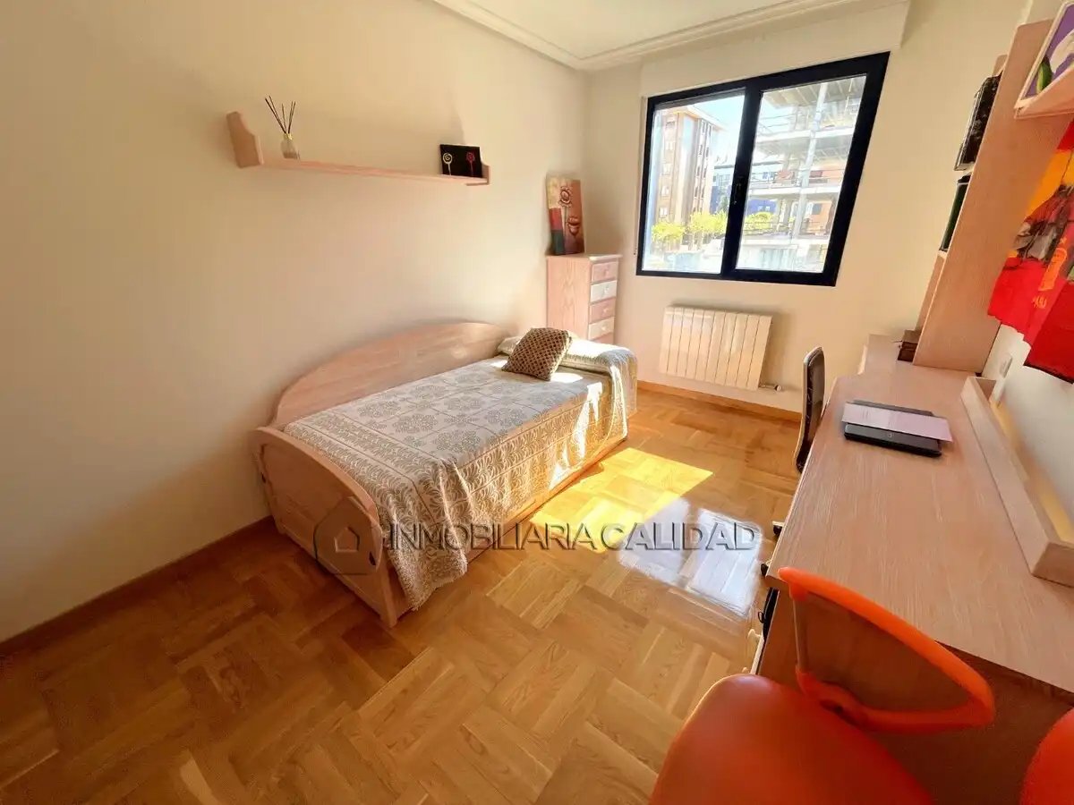 Bedroom of Flat for rent in Burgos  with Heating and Furnished