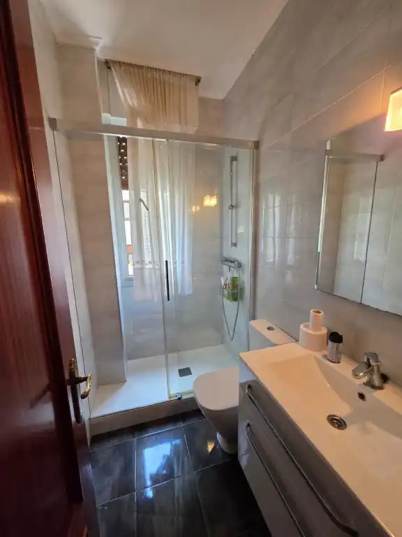 Baño de Piso en venta en Sestao  con Calefacción