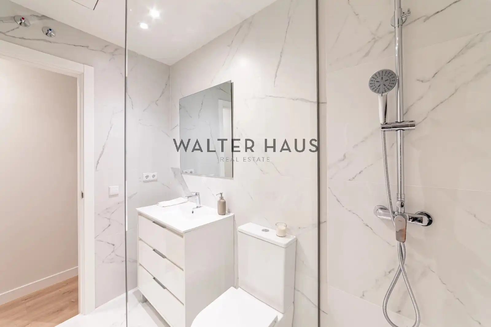 Bathroom of Flat for sale in Madrid  with Air Conditioner, Heating and Furnished
