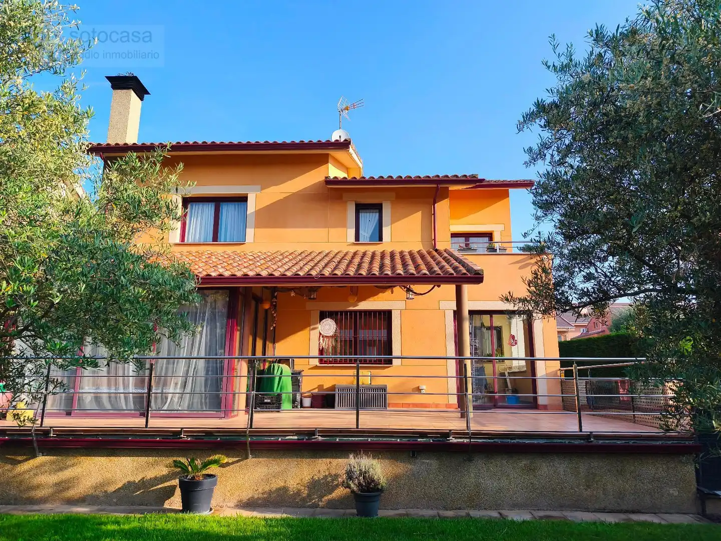 Vista exterior de Casa o xalet en venda en Arroyo de la Encomienda amb Calefacció