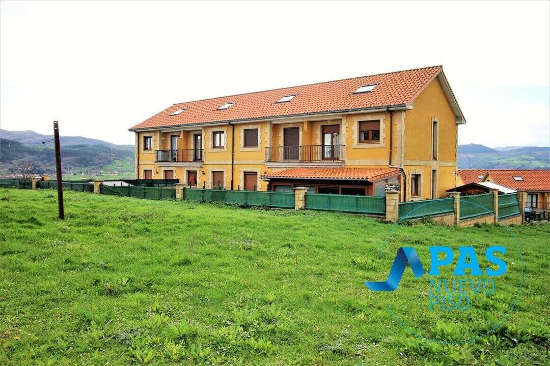 Vista exterior de Casa o xalet en venda en Penagos amb Calefacció, Jardí privat i Terrassa