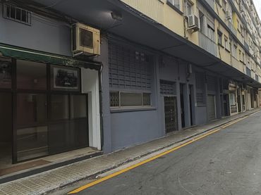 Locale commerciale in vendita a Calle de D. Luis Sallenave 3