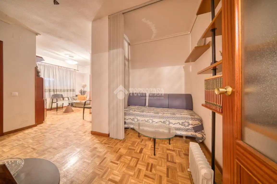Sala d'estar de Pis en venda en Valladolid amb Calefacció