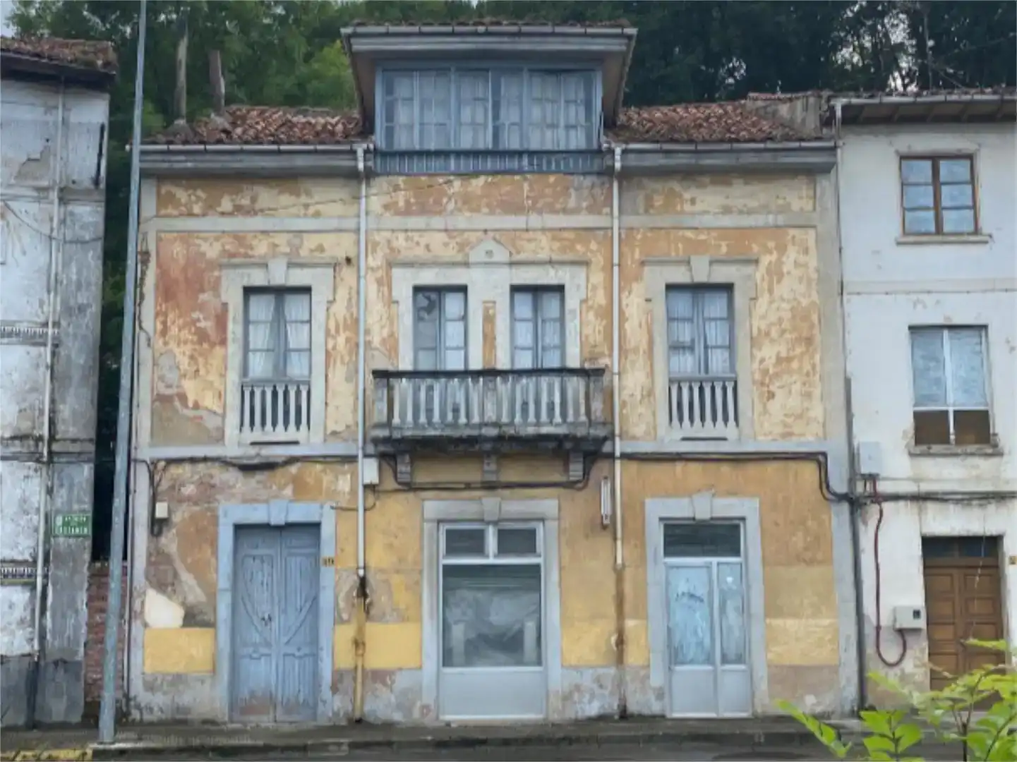 Vista exterior de Piso en venta en Parres