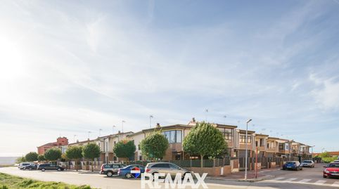 Foto 4 de Casa adosada en venta en Avenida de Burgos, Cigales, Valladolid