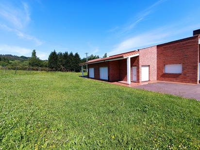 Vista exterior de Casa o xalet en venda en Urduliz amb Calefacció, Jardí privat i Terrassa