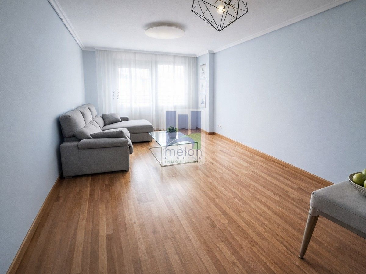 Sala de estar de Piso en venta en Burgos Capital con Trastero