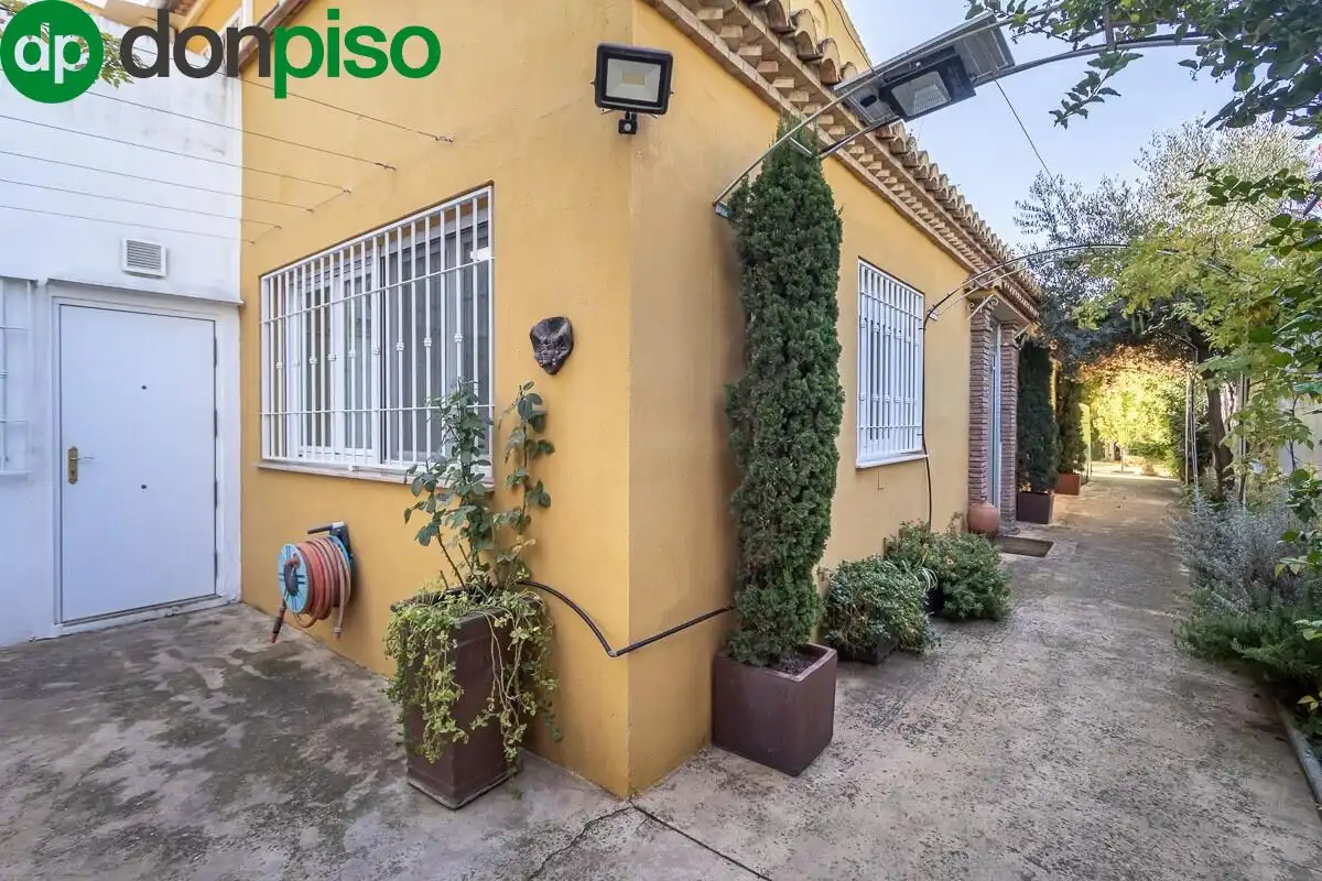 Haus oder Chalet zum Verkauf in Calle ZORAYA, Camino de los Neveros - Serrallo