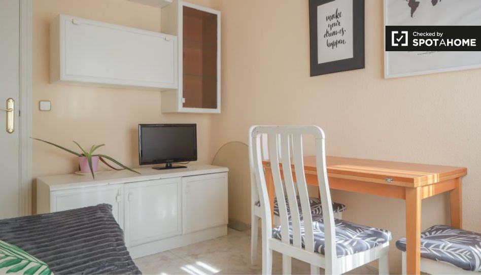 Piso de alquiler en Bellas Vistas - Imagen 3