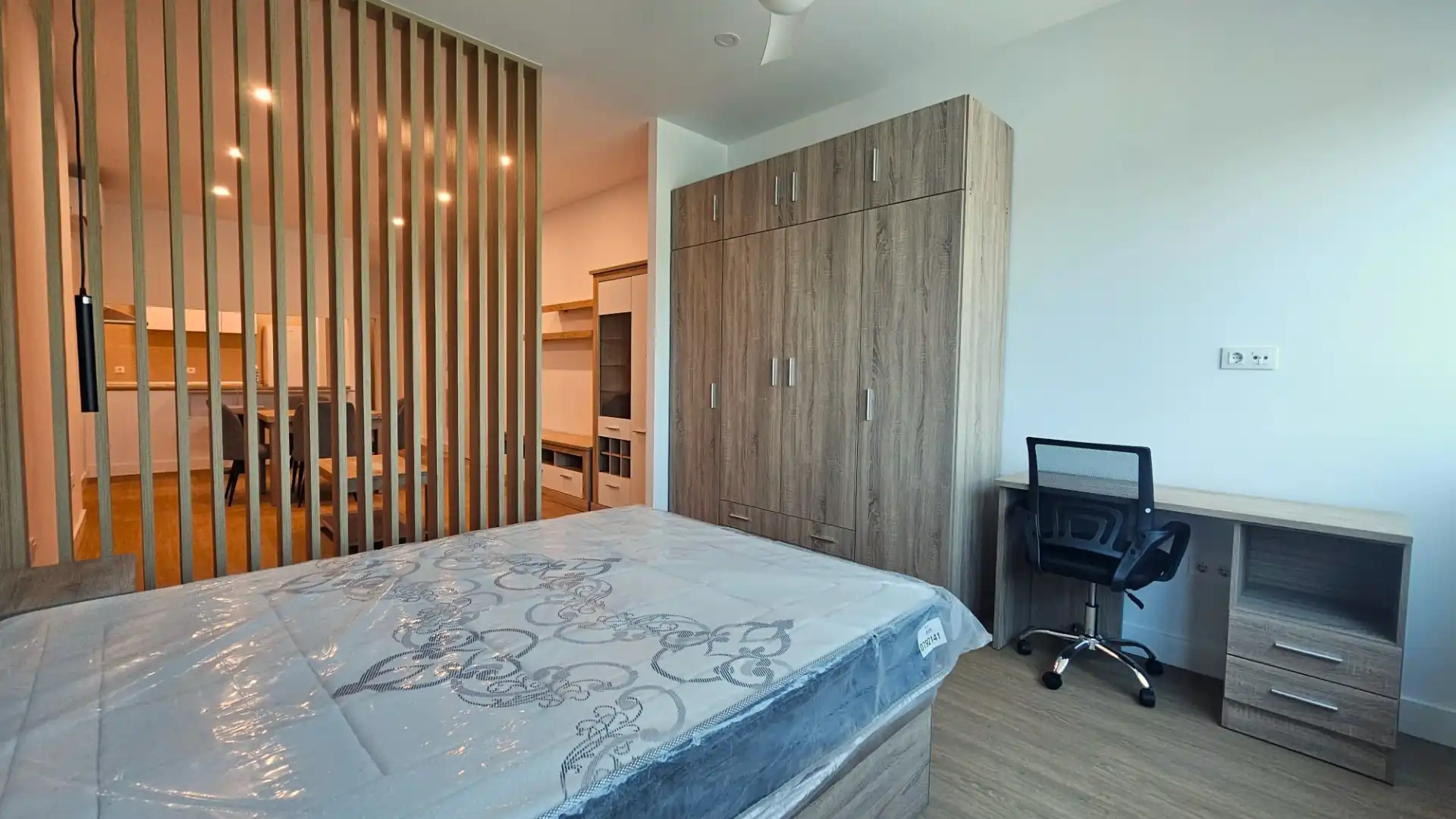Habitación de Apartamento de alquiler en Espartinas con Aire acondicionado, Calefacción y Parquet