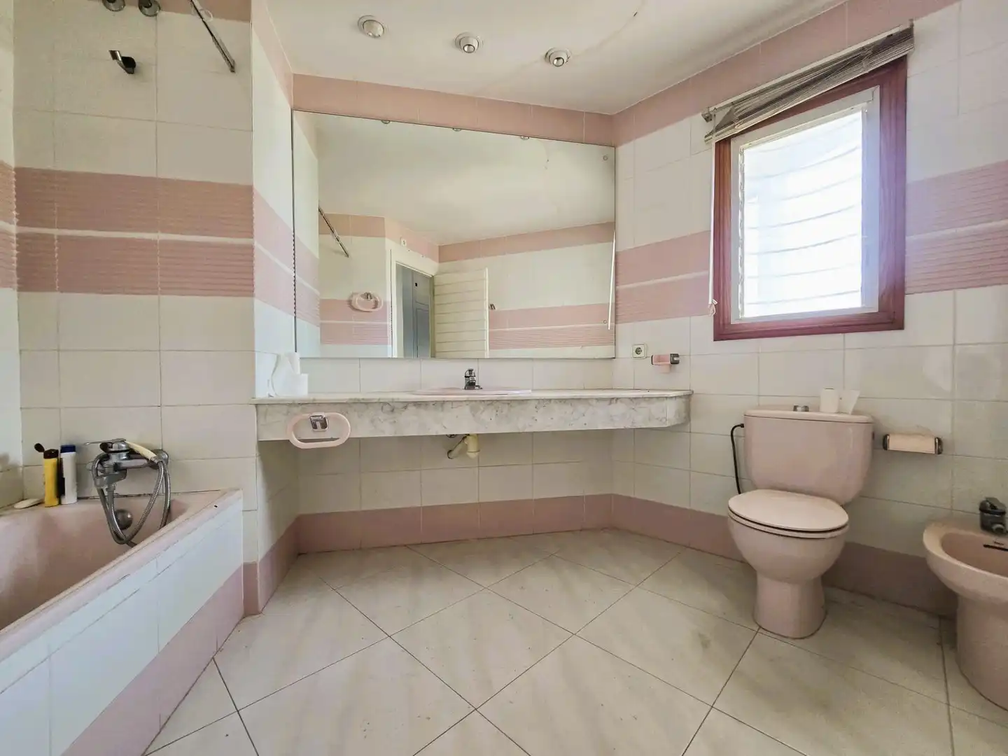 Badezimmer von Haus oder Chalet zum Verkauf in Benidorm mit Privatgarten, Terrasse und Abstellraum