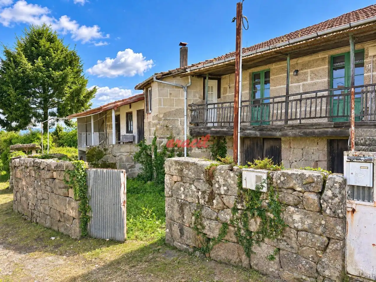Casa rustica con giardino in vendita a Coles