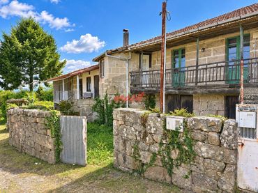 Casa rústica amb jardí en venda a Coles