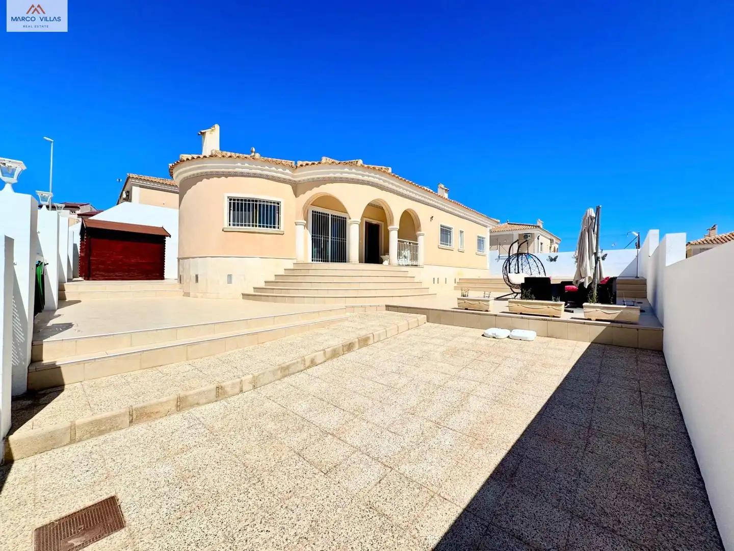 Vista exterior de Casa o xalet en venda en San Fulgencio amb Aire condicionat, Jardí privat i Piscina