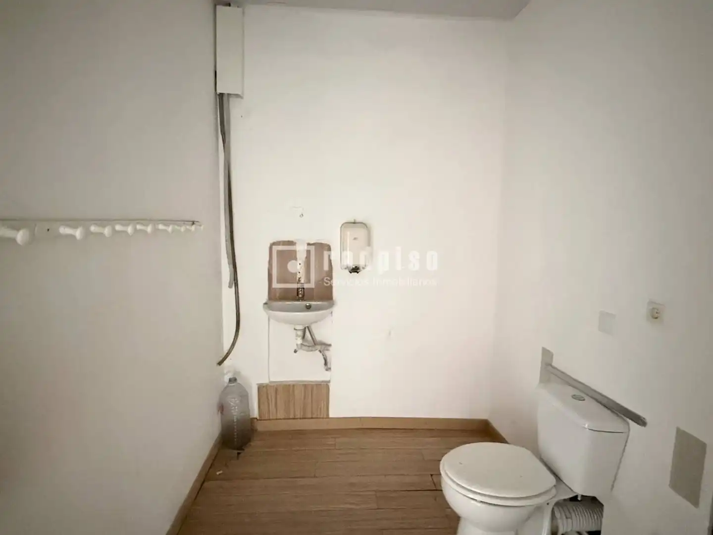 Badezimmer von Geschaftsraum zur Miete in Alcalá de Henares mit Terrasse