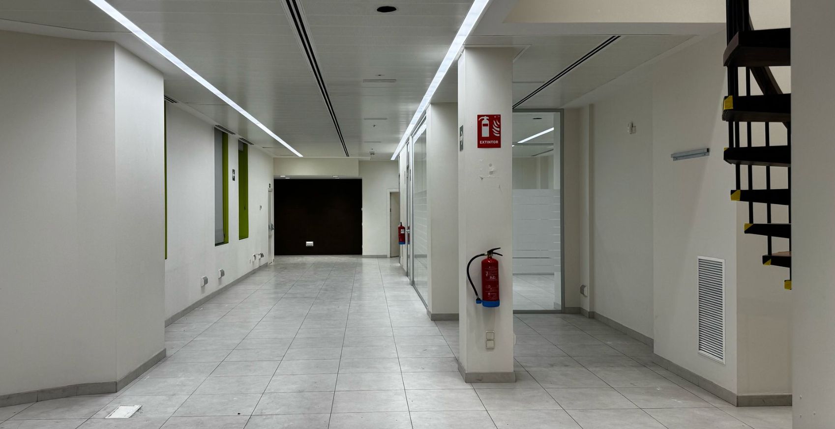 Local de lloguer en  Madrid Capital amb Aire condicionat, Calefacció i Moblat