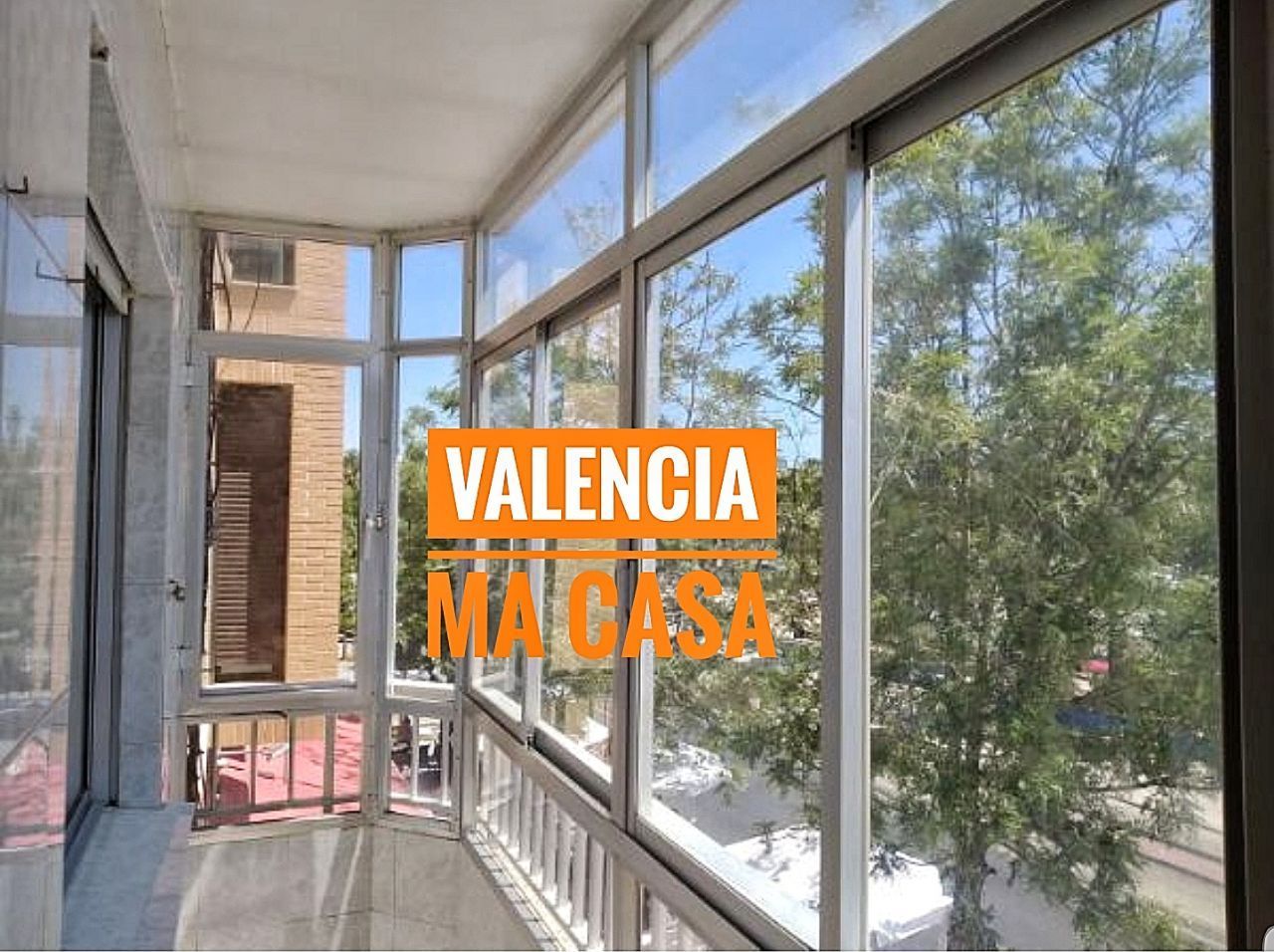 Exterior view of Flat to rent in  Valencia Capital  with Terrace, Storage room and Furnished