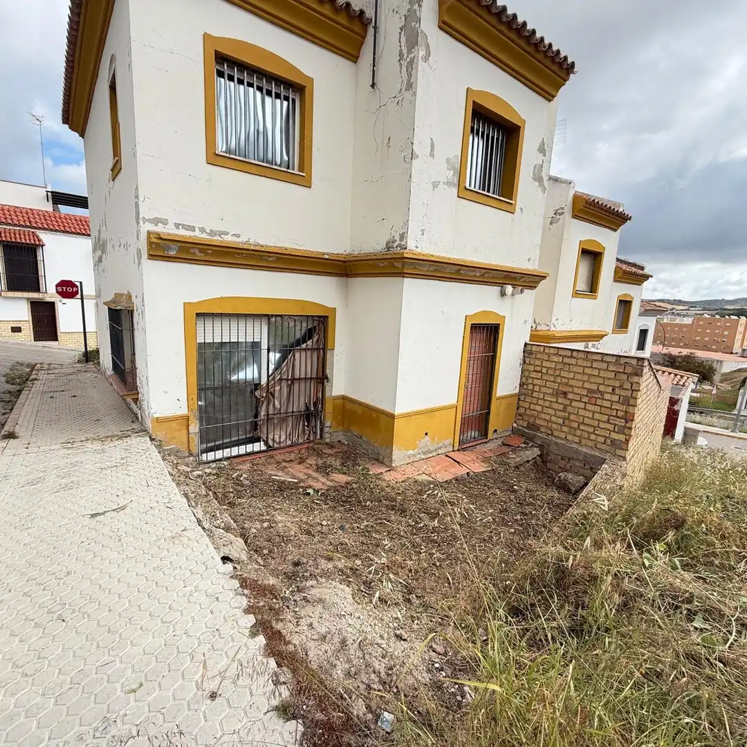 Vista exterior de Casa adosada en venta en Morón de la Frontera