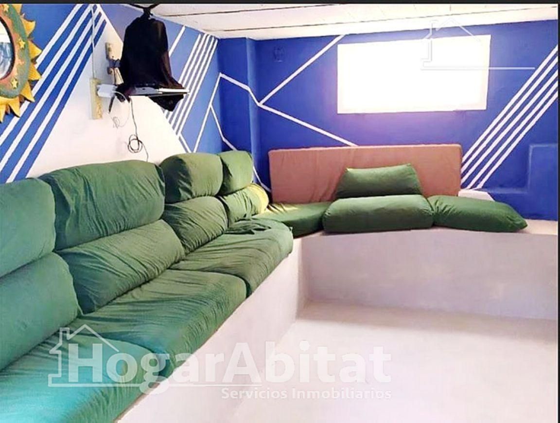Sala d'estar de Casa o xalet en venda en Paterna amb Aire condicionat, Calefacció i Jardí privat
