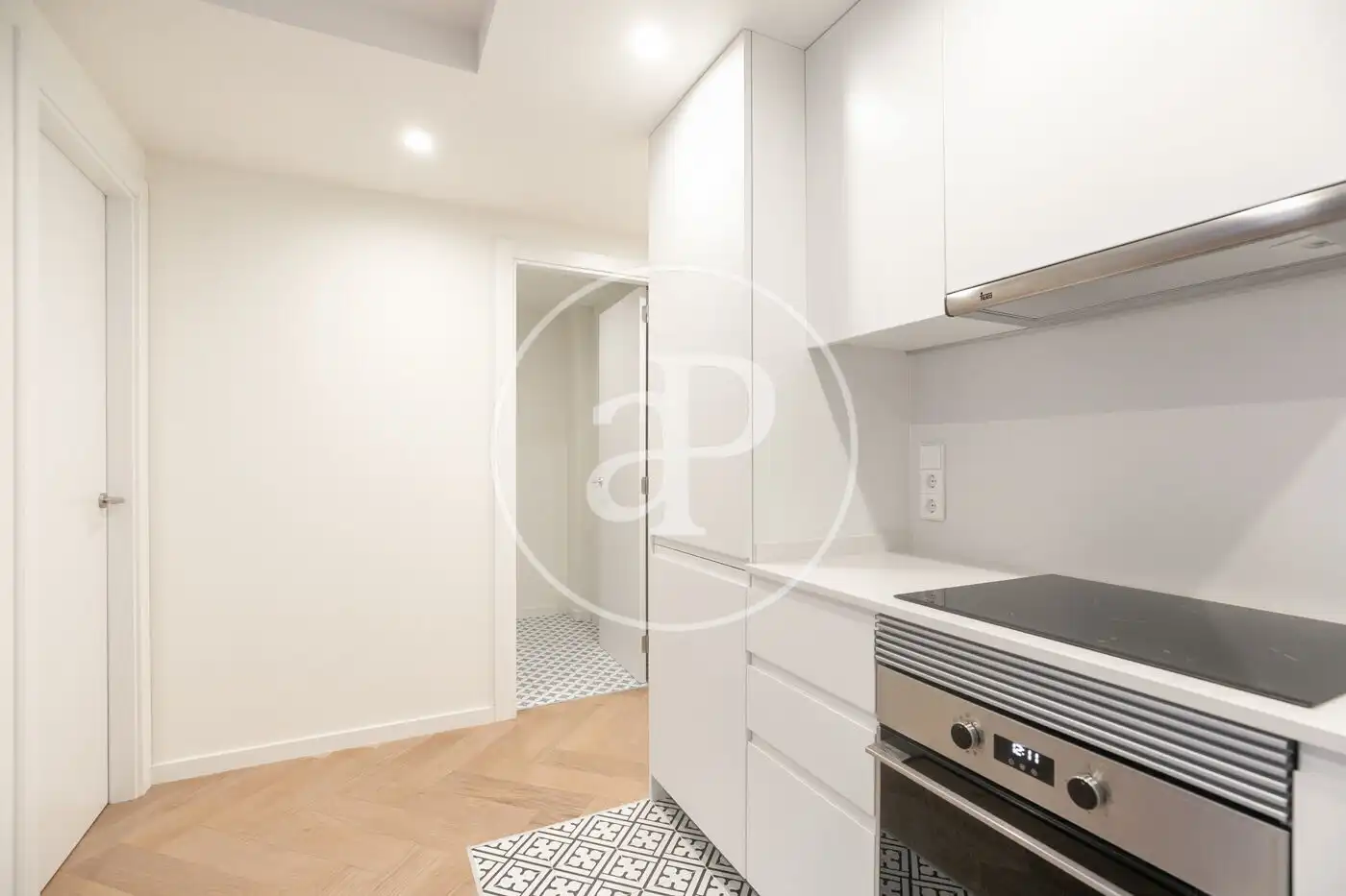 Küche von Wohnung zum Verkauf in Barcelona mit Klimaanlage, Heizung und Balkon