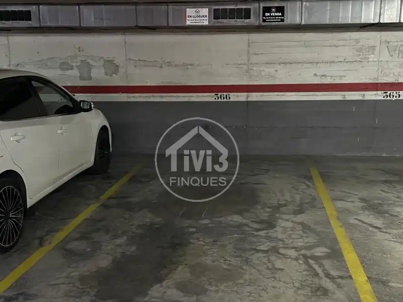 Garaje de alquiler en Carrer Sant Martí de l'Erm, Sant Joan - TV3