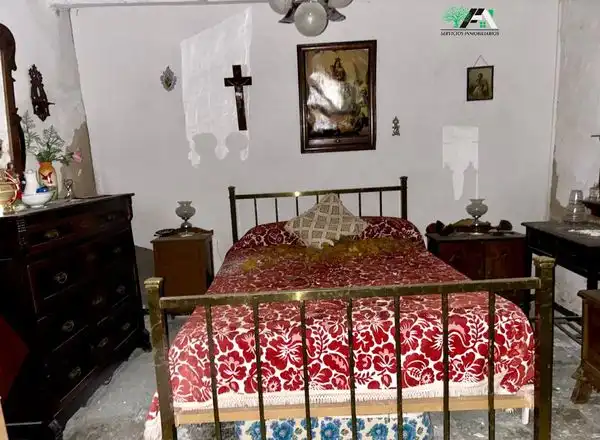 Dormitori de Casa o xalet en venda en Lupión