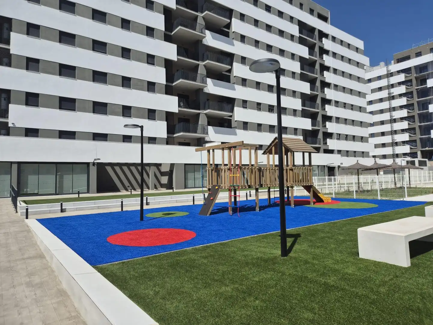 Parkplatz von Wohnung zur Miete in Dos Hermanas mit Klimaanlage, Heizung und Terrasse