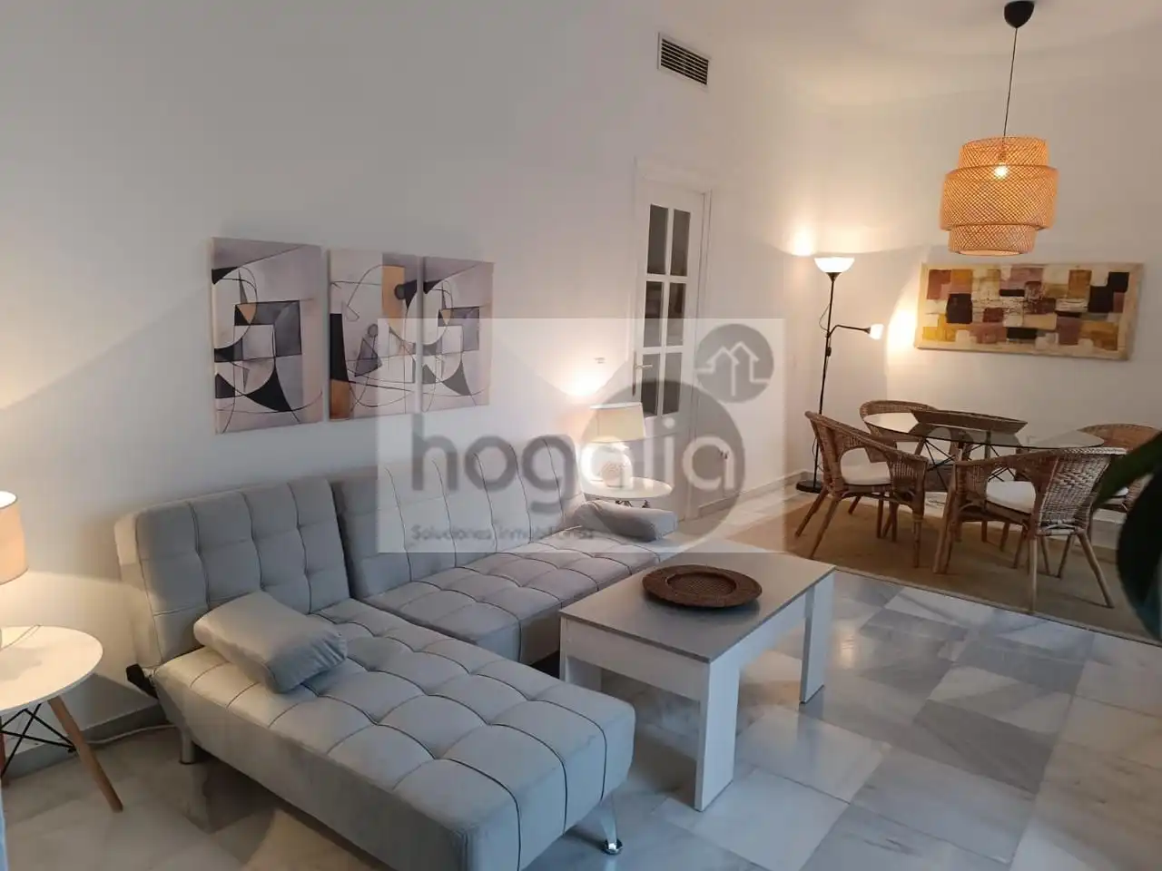 Sala de estar de Piso de alquiler en  Sevilla Capital con Aire acondicionado y Amueblado