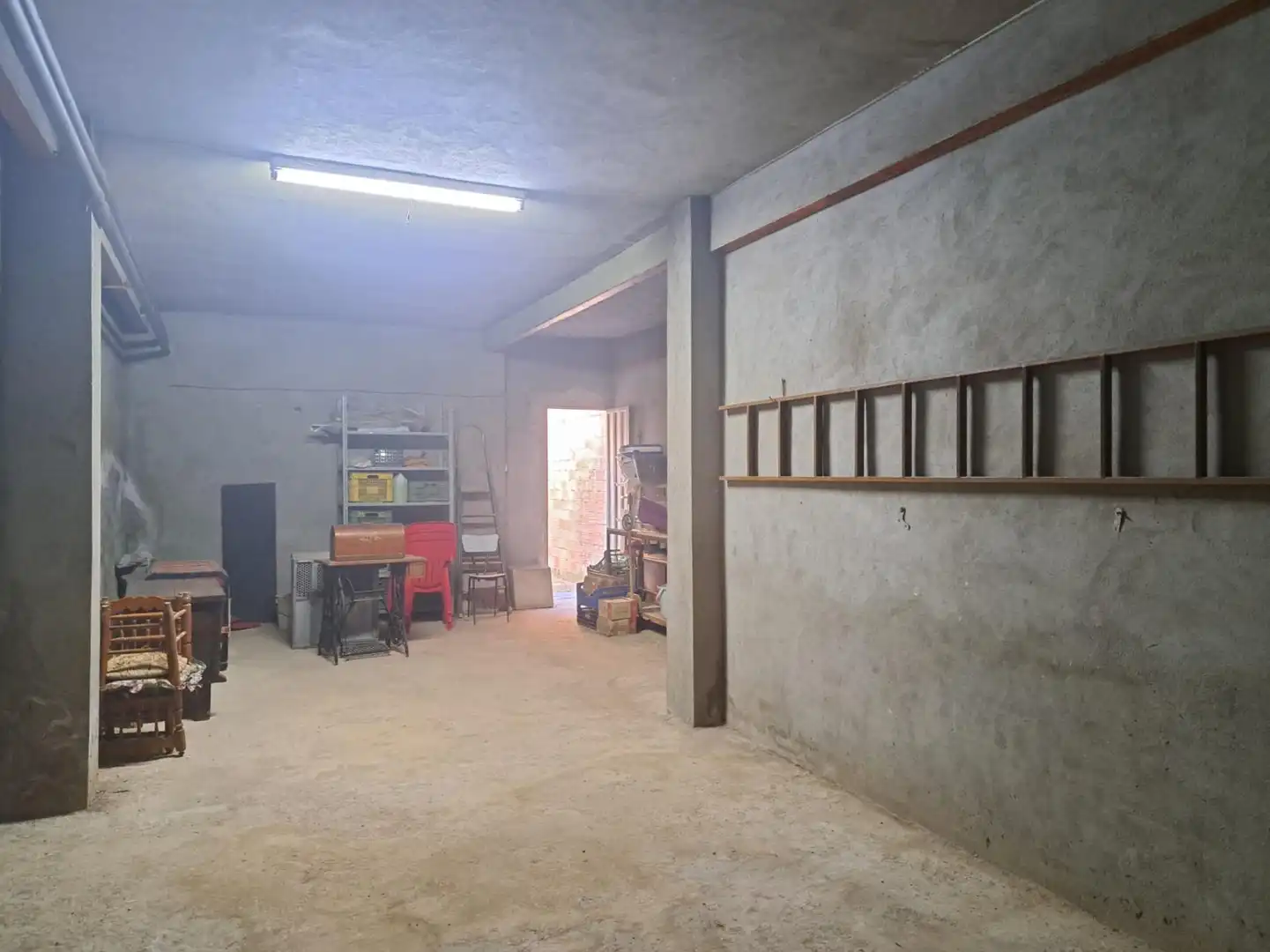 Einfamilien-Reihenhaus zum Verkauf in Requena mit Terrasse, Abstellraum und Balkon