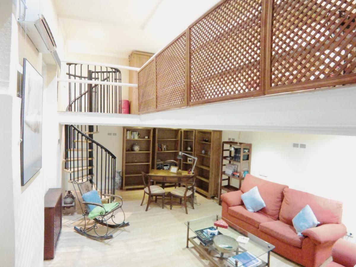 Study for rent in Trafalgar