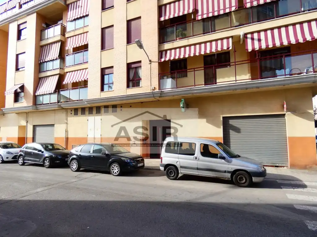 Local comercial de lloguer a Casc Urbà, imagen 2