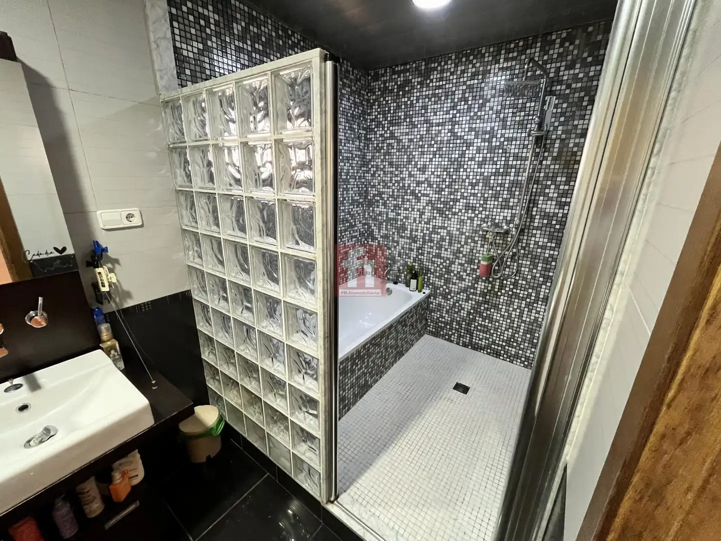 Badezimmer von Haus oder Chalet zum Verkauf in Olivella mit Terrasse, Abstellraum und Schwimmbad